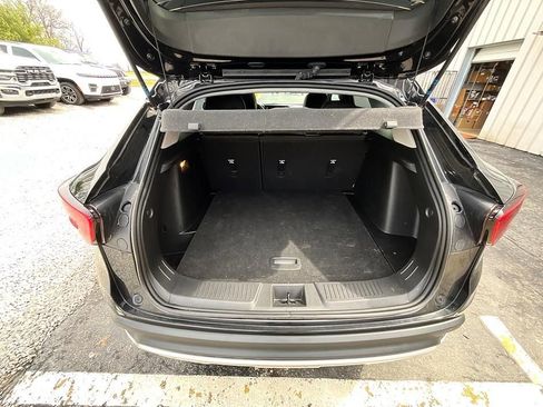Used 2024 Chevrolet Trax LT w/ Sunroof Package FWD image 7