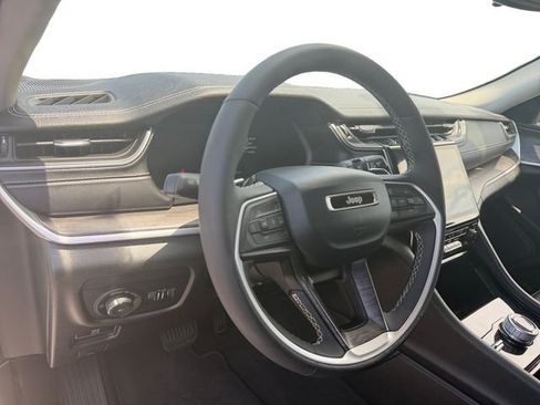 Used 2023 Jeep Grand Cherokee Limited AWD/4WD image 14