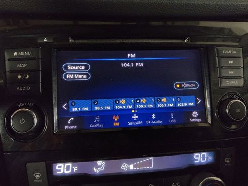 Used 2018 Nissan Rogue SL w/ Premium Package image 25