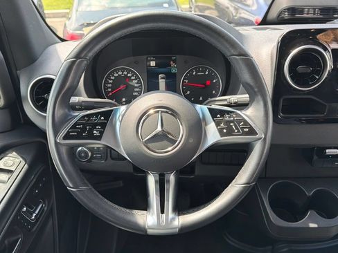 Used 2025 Mercedes-Benz Sprinter 2500 image 17