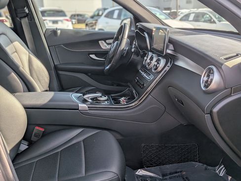 Used 2017 Mercedes-Benz GLC 300 4MATIC image 40