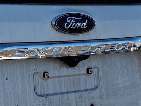 Used 2018 Ford Explorer XLT w/ Equipment Group 202A image 30