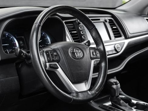 Used 2017 Toyota Highlander Limited Platinum FWD image 20