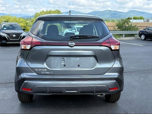 Certified 2025 Nissan Kicks Play S image 7