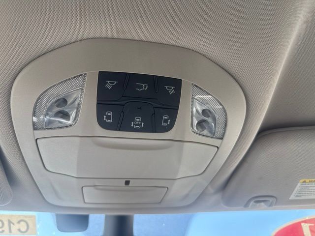 Used 2021 Chrysler Pacifica Touring-L FWD image 22