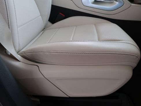Used 2020 Mercedes-Benz GLE 450 4MATIC image 40