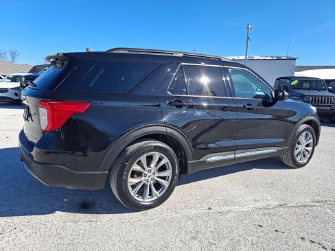 Certified 2022 Ford Explorer XLT w/ Equipment Group 202A image 6