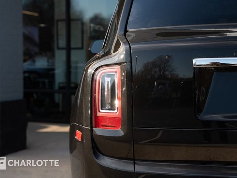 Used 2019 Rolls-Royce Cullinan image 16