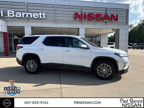 Used 2023 Chevrolet Traverse LT FWD image 3