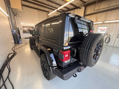 Certified 2025 Jeep Wrangler Unlimited Sahara AWD/4WD image 6
