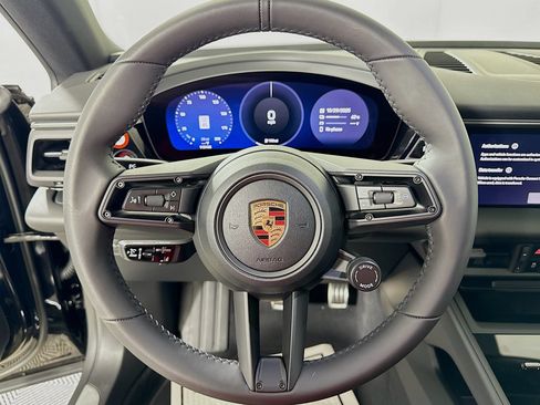 Certified 2025 Porsche Macan 4S Electric AWD/4WD image 15