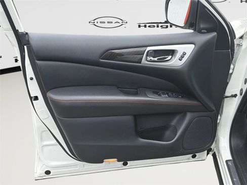 Used 2020 Nissan Pathfinder SL image 12