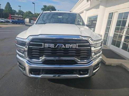 Used 2025 RAM 2500 Big Horn AWD/4WD image 3