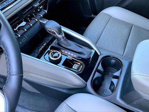 Used 2023 Chevrolet Colorado ZR2 w/ ZR2 Convenience Package III image 13