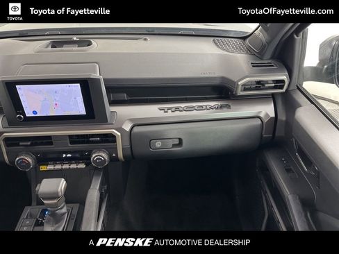 Certified 2025 Toyota Tacoma SR5 w/ SR5 Upgrade Package AWD/4WD image 15