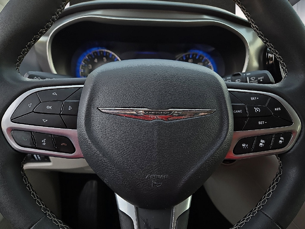 Used 2024 Chrysler Pacifica Touring-L FWD image 19