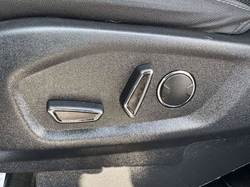 Used 2017 Ford Explorer XLT FWD image 14