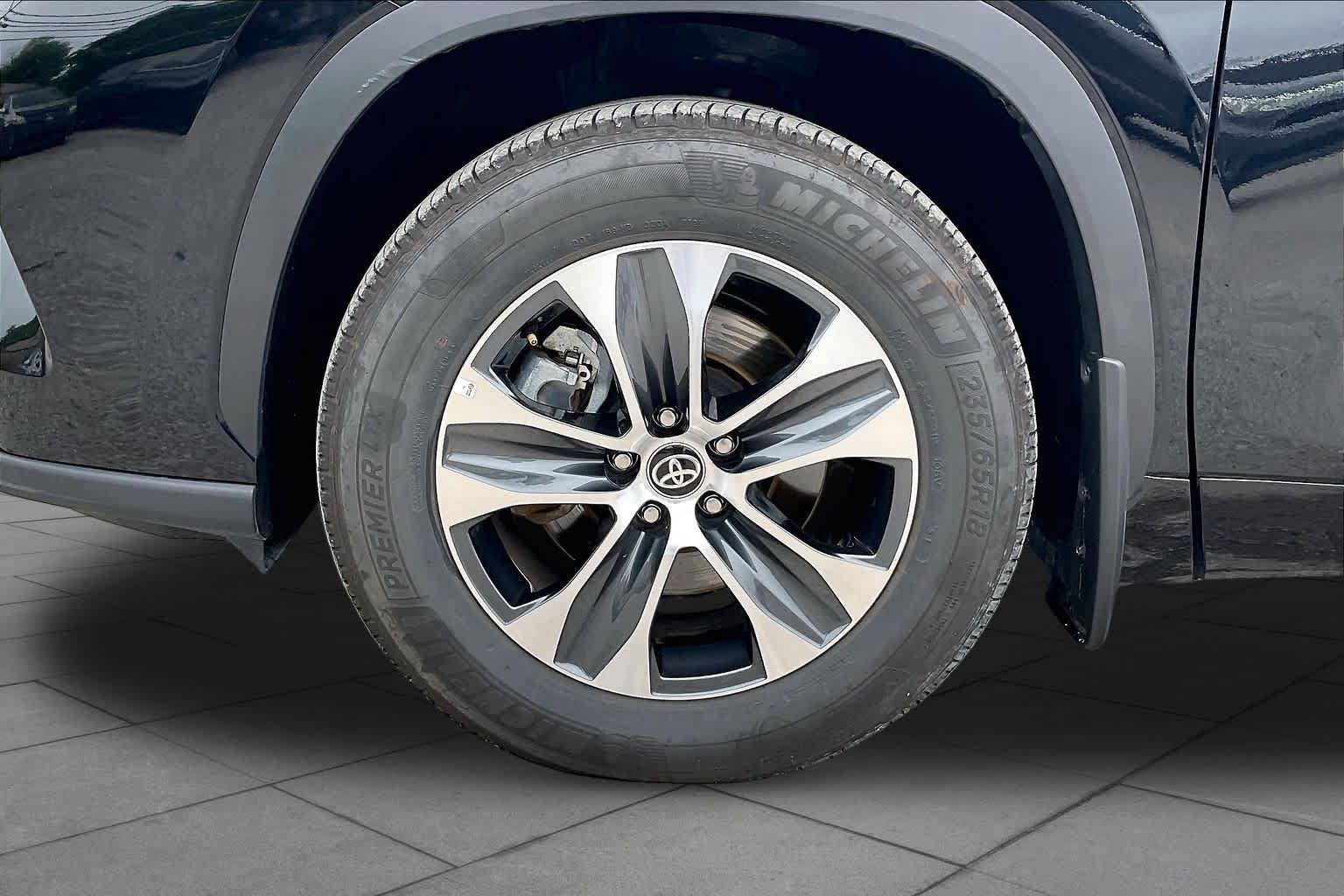 Used 2026 Toyota Highlander XLE AWD/4WD image 11