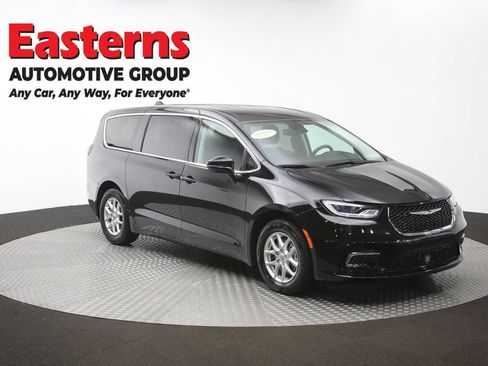 Used 2024 Chrysler Pacifica Touring-L FWD image 48