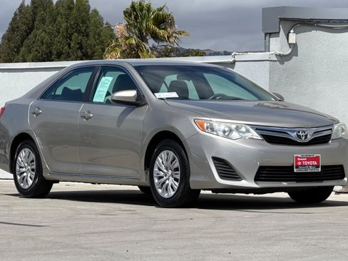 Used 2014 Toyota Camry LE FWD image 7