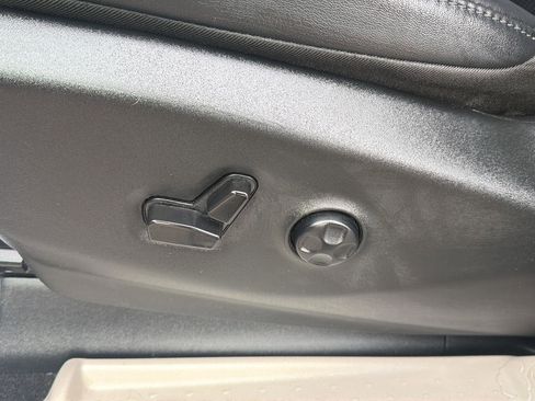 Used 2024 Chrysler Pacifica Touring-L image 14