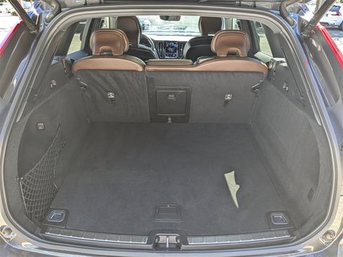 Certified 2022 Volvo XC60 B5 Inscription w/ Advanced Package image 13