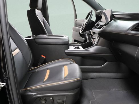 Used 2024 GMC Yukon XL AT4 w/ Technology Package AWD/4WD image 38