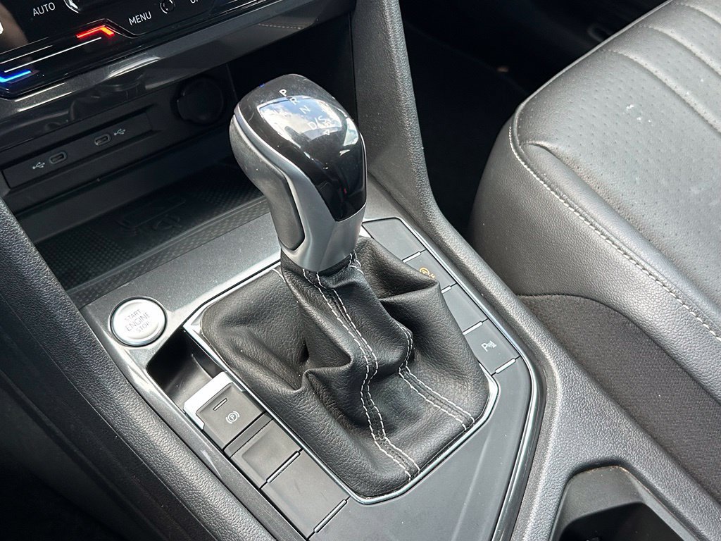 Certified 2023 Volkswagen Tiguan SE R-Line FWD image 29