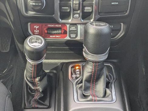 Used 2022 Jeep Wrangler Unlimited Rubicon w/ Steel Bumper Group image 12