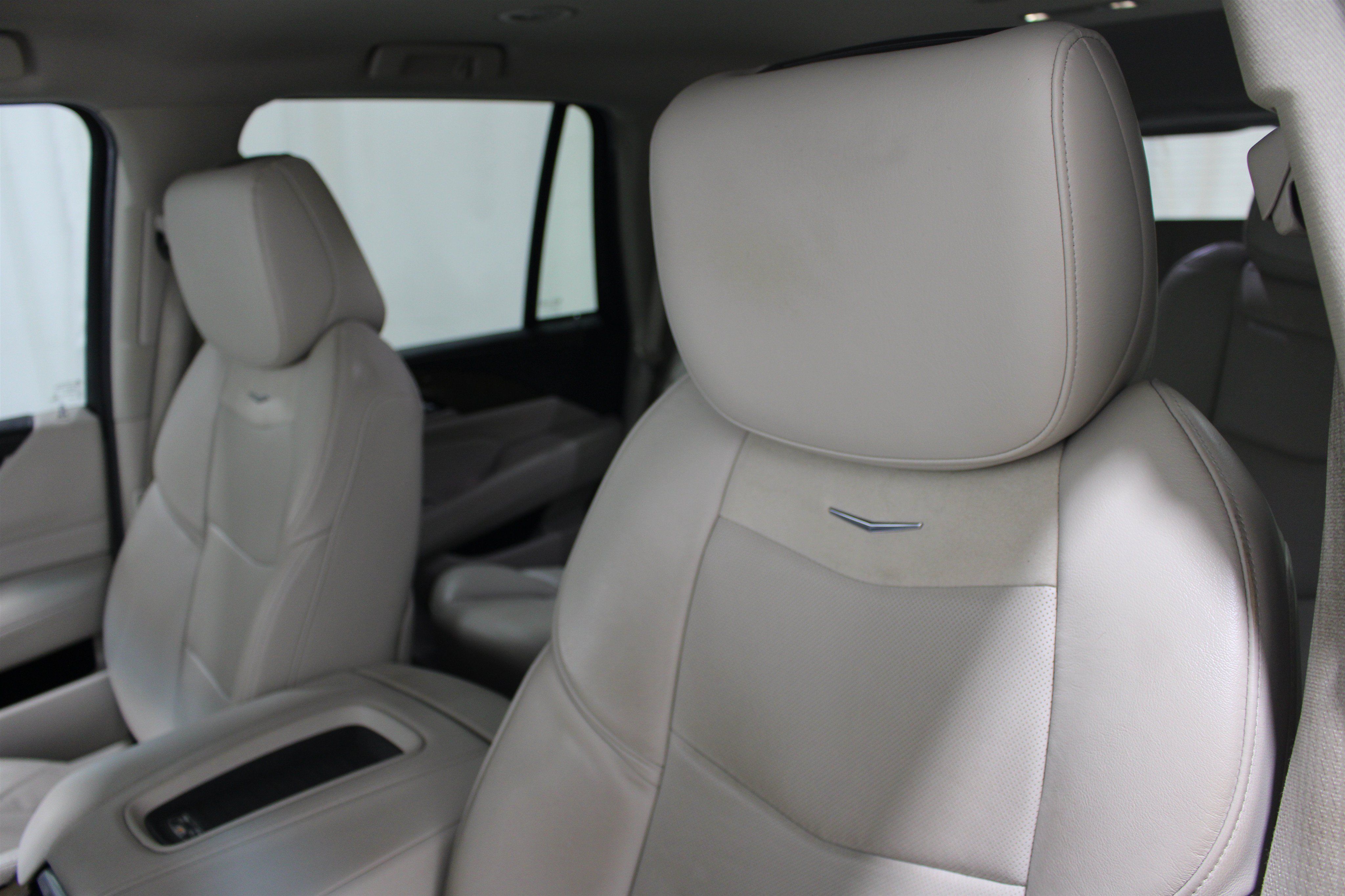 Used 2019 Cadillac Escalade Platinum Sport AWD/4WD image 4