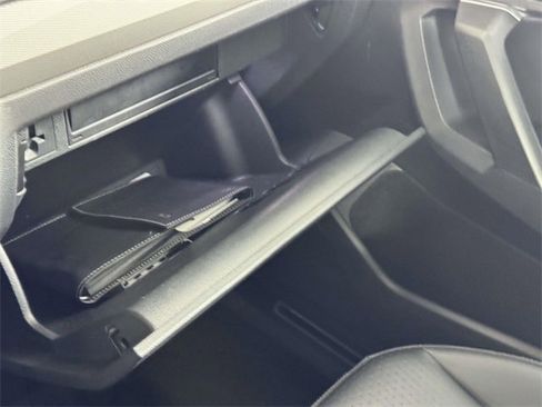 Used 2023 Volkswagen Tiguan SE R-Line image 31