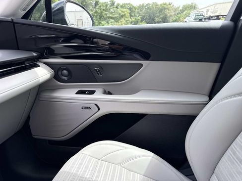 New 2026 Lincoln Nautilus Reserve AWD/4WD image 22