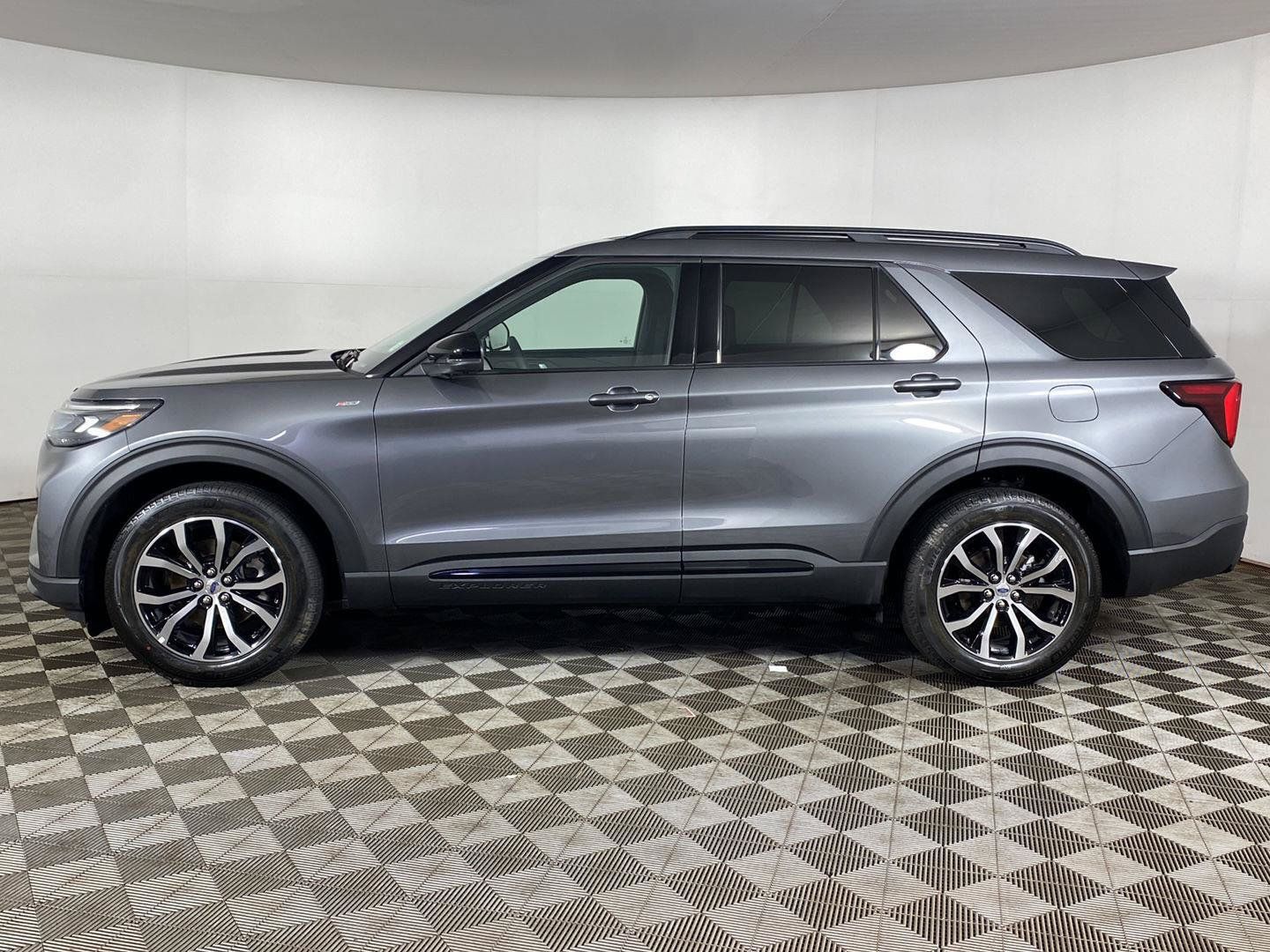 Used 2026 Ford Explorer ST-Line AWD/4WD image 4