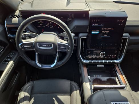 Used 2025 GMC Yukon Denali w/ Sun & Power Step Package AWD/4WD image 14