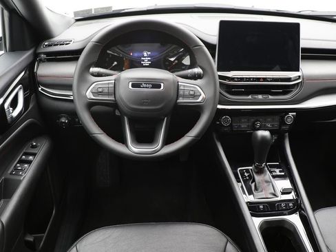 Used 2024 Jeep Compass Trailhawk image 12