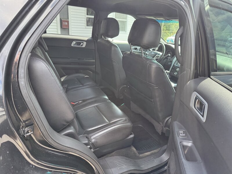 Used 2014 Ford Explorer XLT w/ Equipment Group 202A AWD/4WD image 14