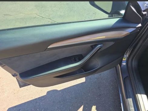 Used 2021 Tesla Model 3 Performance image 11