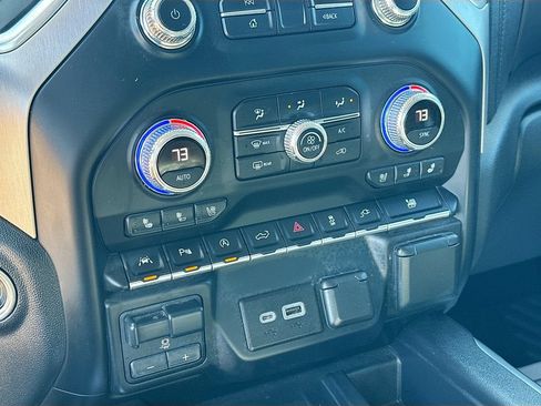 Used 2020 GMC Sierra 1500 SLT RWD image 17