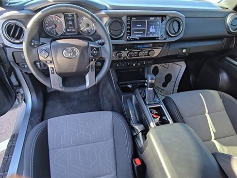 Used 2022 Toyota Tacoma TRD Off-Road image 18