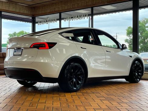 Used 2023 Tesla Model Y Long Range AWD/4WD image 10