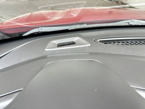 Used 2025 Chevrolet Trax LT image 62