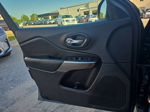 Used 2021 Jeep Cherokee Latitude Lux w/ Sun & Sound Group FWD image 27