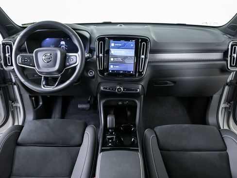 Certified 2025 Volvo XC40 B5 Plus image 19