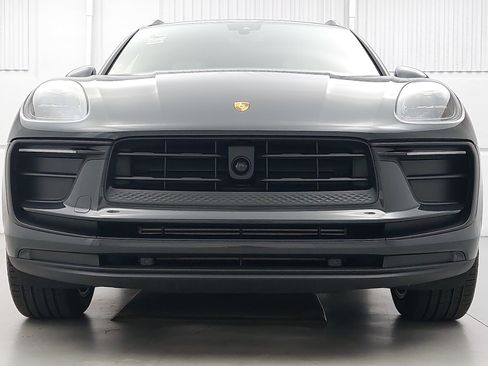 Certified 2026 Porsche Macan AWD/4WD image 10