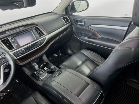 Used 2019 Toyota Highlander XLE AWD/4WD image 23