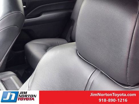 Used 2025 Toyota Grand Highlander AWD image 15