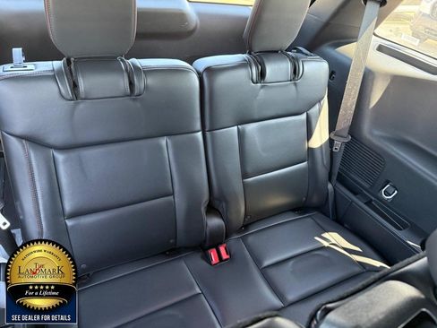 Used 2025 Ford Explorer ST-Line w/ ST-Line Street Pack AWD/4WD image 18