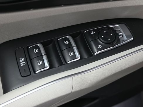 Certified 2025 Kia Sorento EX image 11