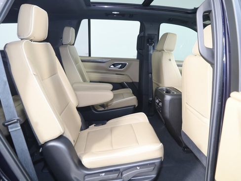 Used 2021 Chevrolet Tahoe Premier w/ Premium Package image 15