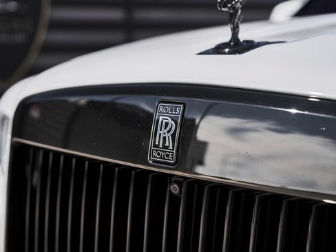 Used 2024 Rolls-Royce Cullinan Black Badge w/ Dark Exterior Package AWD/4WD image 8